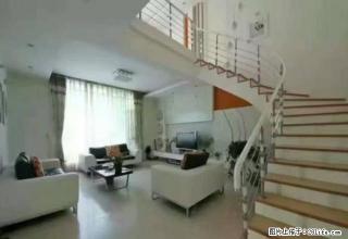 明珠广场旁三江花园精装联排别墅带院子6000急租了 - 大理28生活网 dali.28life.com