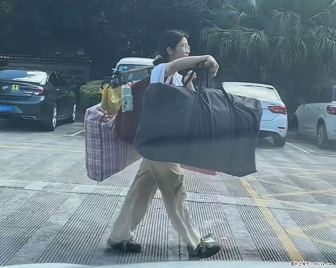 全网追的“扁担女孩”,找了一份暑假工,时薪12元 - 大理生活资讯 - 大理28生活网 dali.28life.com